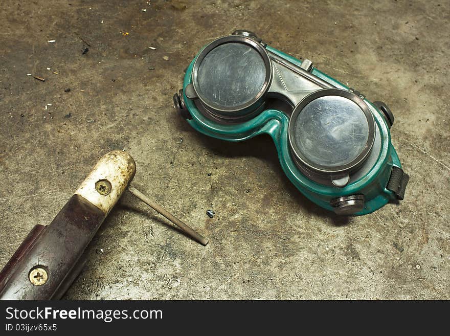 Welding torch with electrodes and protection mask. Welding torch with electrodes and protection mask