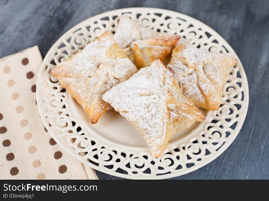 Puff buns with filling