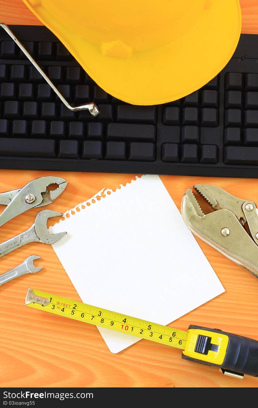 Paper note with many tool on wood background