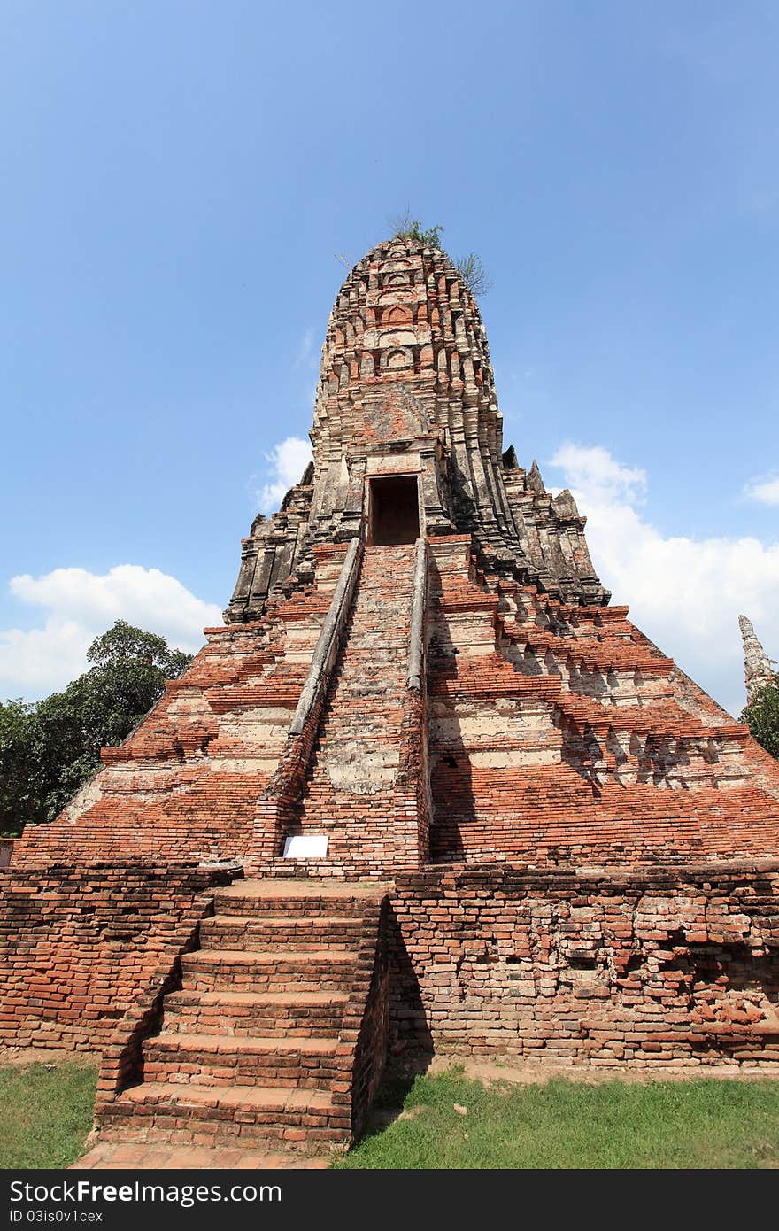 Wat Chai Wattanaram is located in Ayutthaya, Central of Thailand. Ayutthaya is one of the world heritage. Wat Chai Wattanaram is located in Ayutthaya, Central of Thailand. Ayutthaya is one of the world heritage.