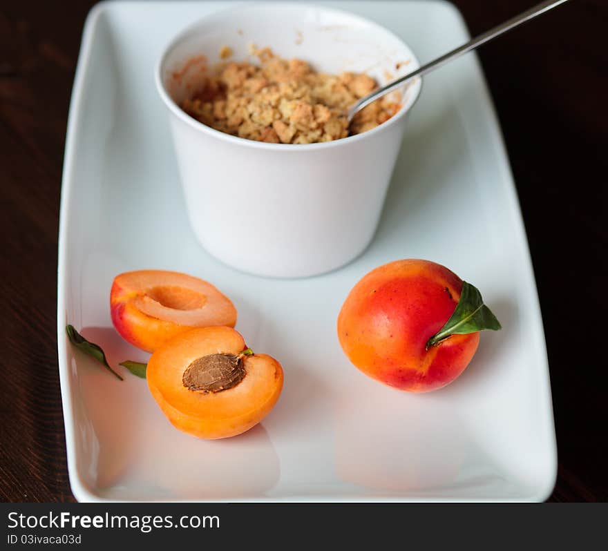 Crispy crumble with apricots in individual portion