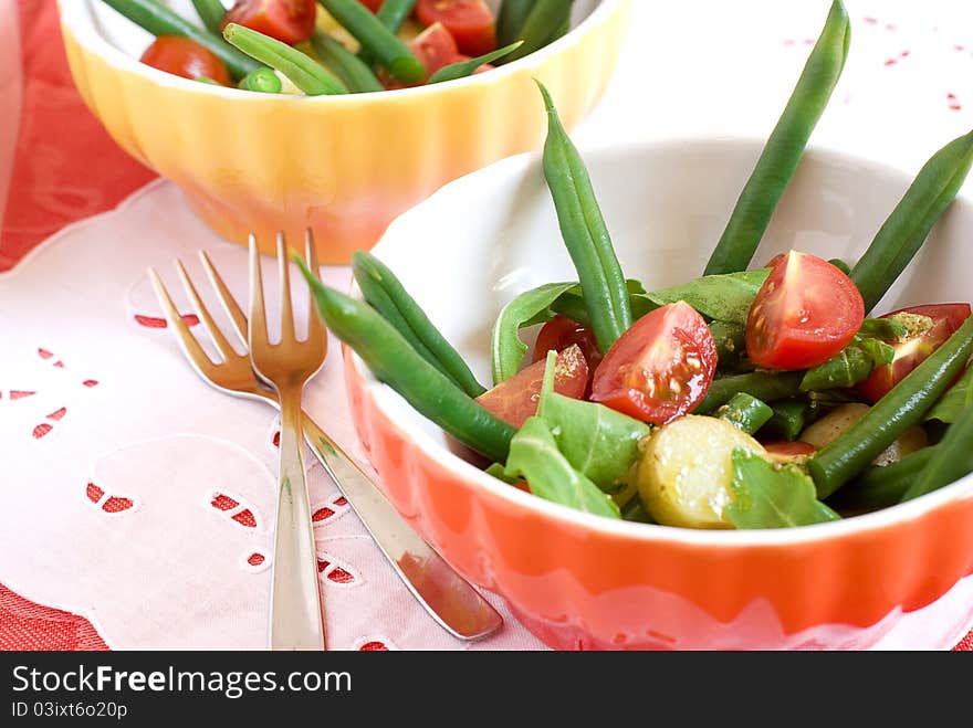 Salad with bean, tomatoes, rocket and potatoes