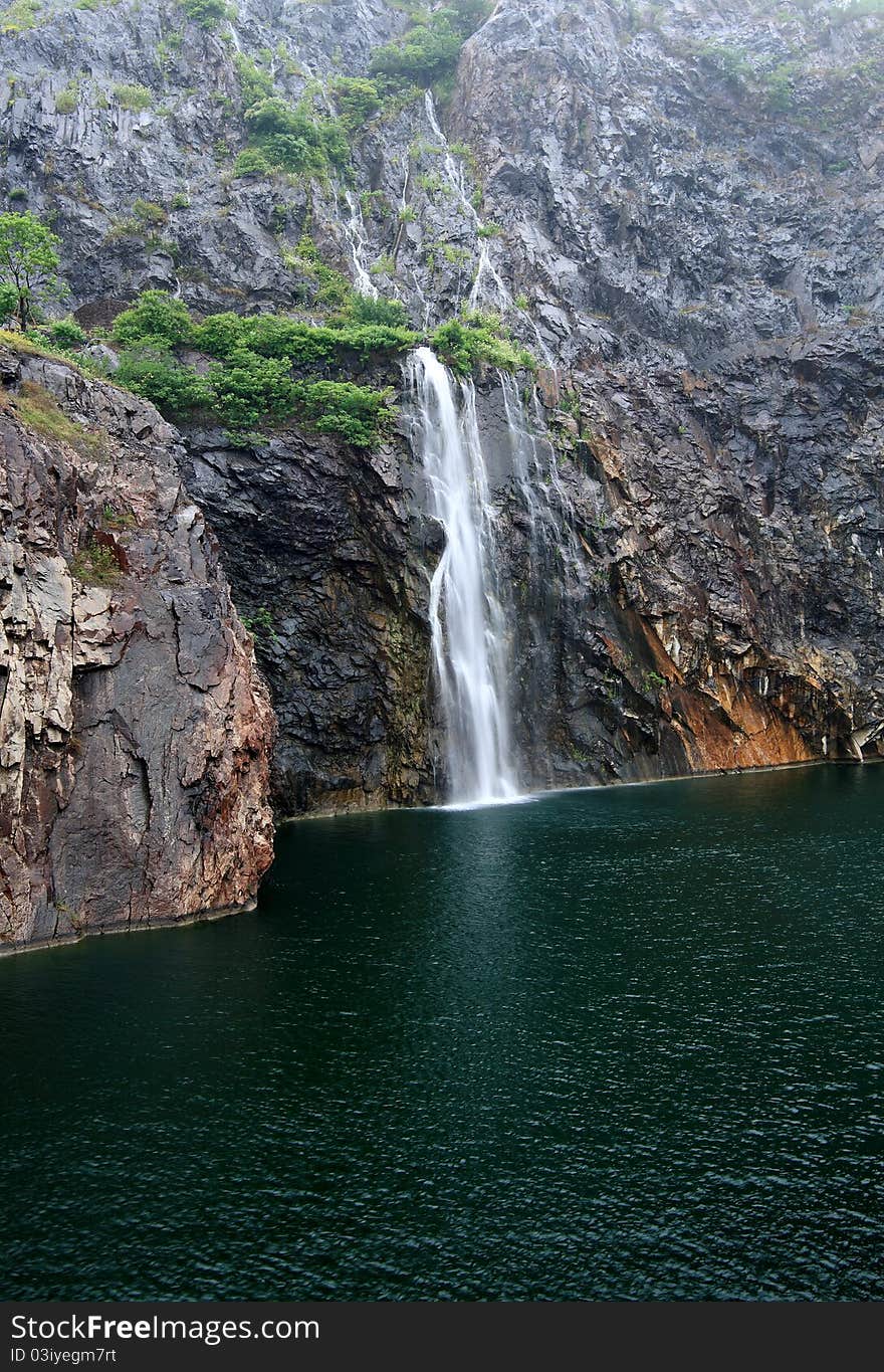 Spectacular waterfalls, blue lakes, excellent scenery material