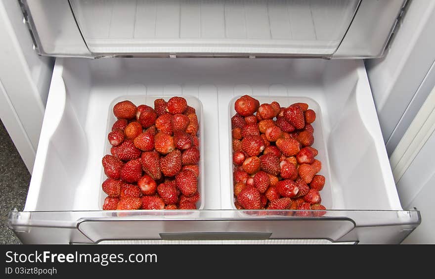 The Ripe Strawberries In The_freeze_1