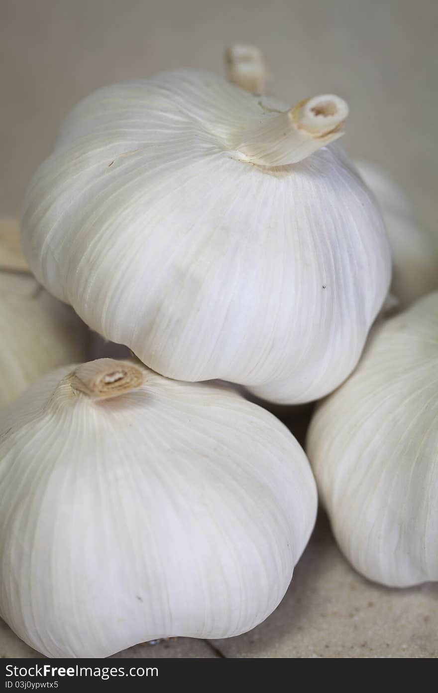 A close-up image of a bunch of fresh garlic