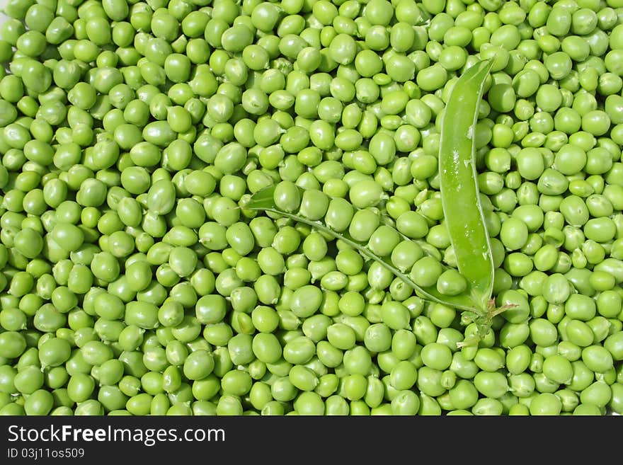 A lot of cleaned green peas with pod in the middle