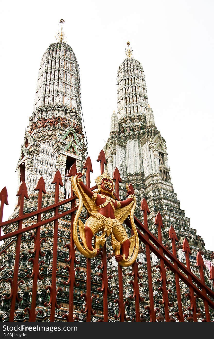 Wat Arun is a tourist foreigners in Thailand. Wat Arun is a tourist foreigners in Thailand.