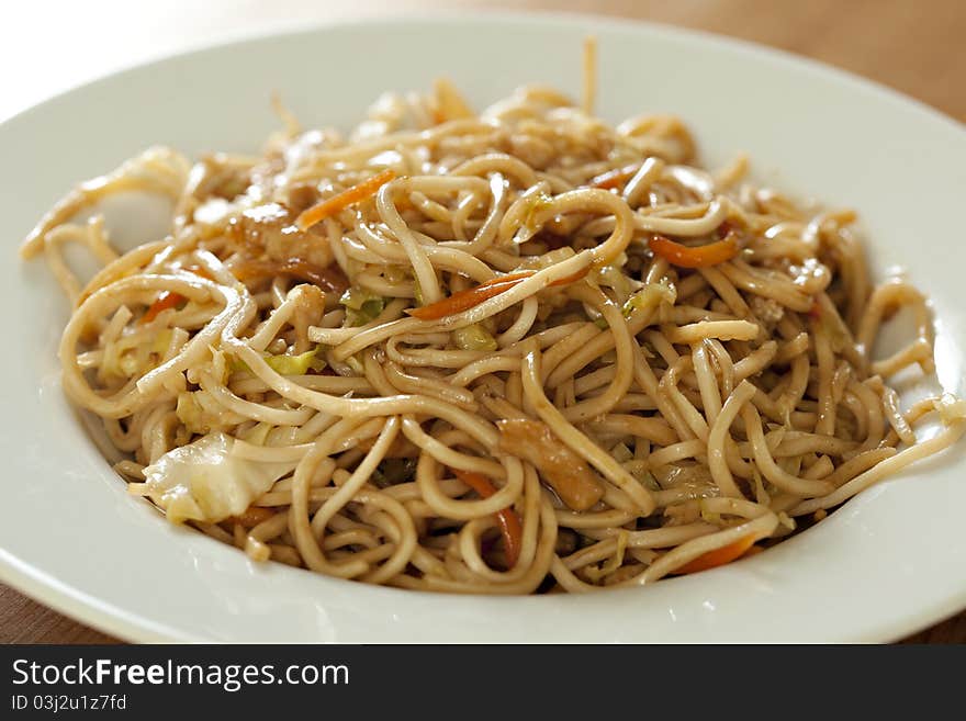 Fry noodles with chicken meat and vegetable