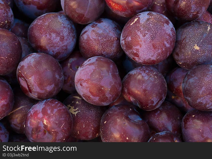 Organic Plums