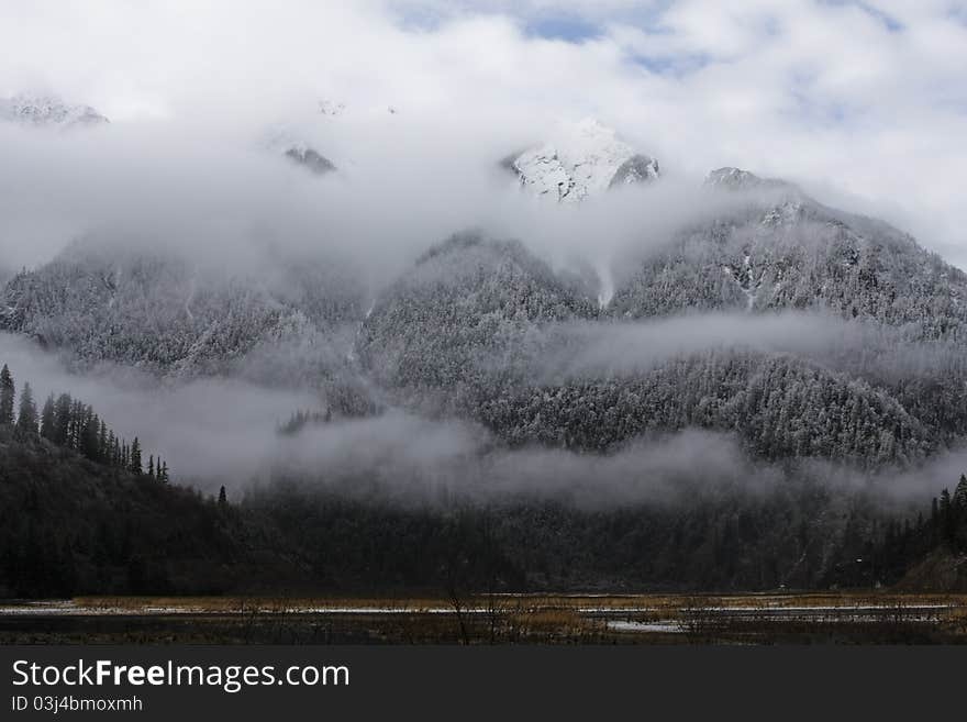 Snow mountain in Jiuzhaigou,Sichuan,China. Snow mountain in Jiuzhaigou,Sichuan,China