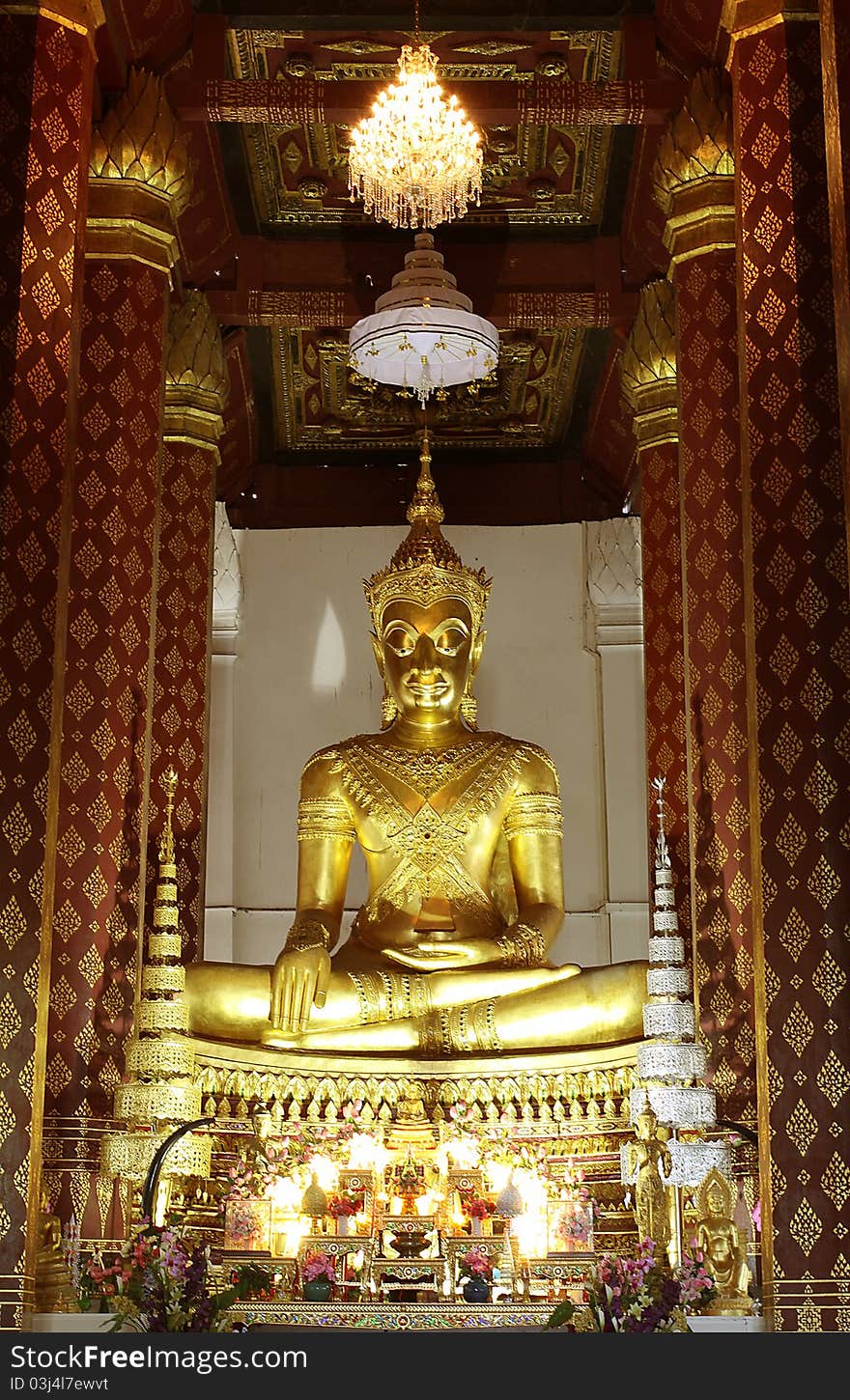 The image of Buddha makes of , gold , silver , and the otter , at Phra Nakhon Si Ayutthaya , Thailand