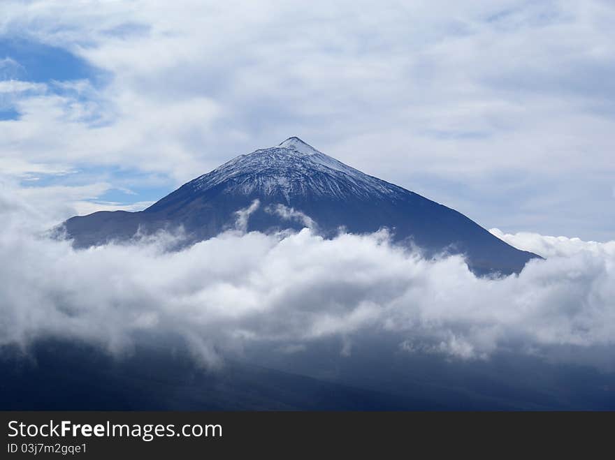 El teide poking out of clouds