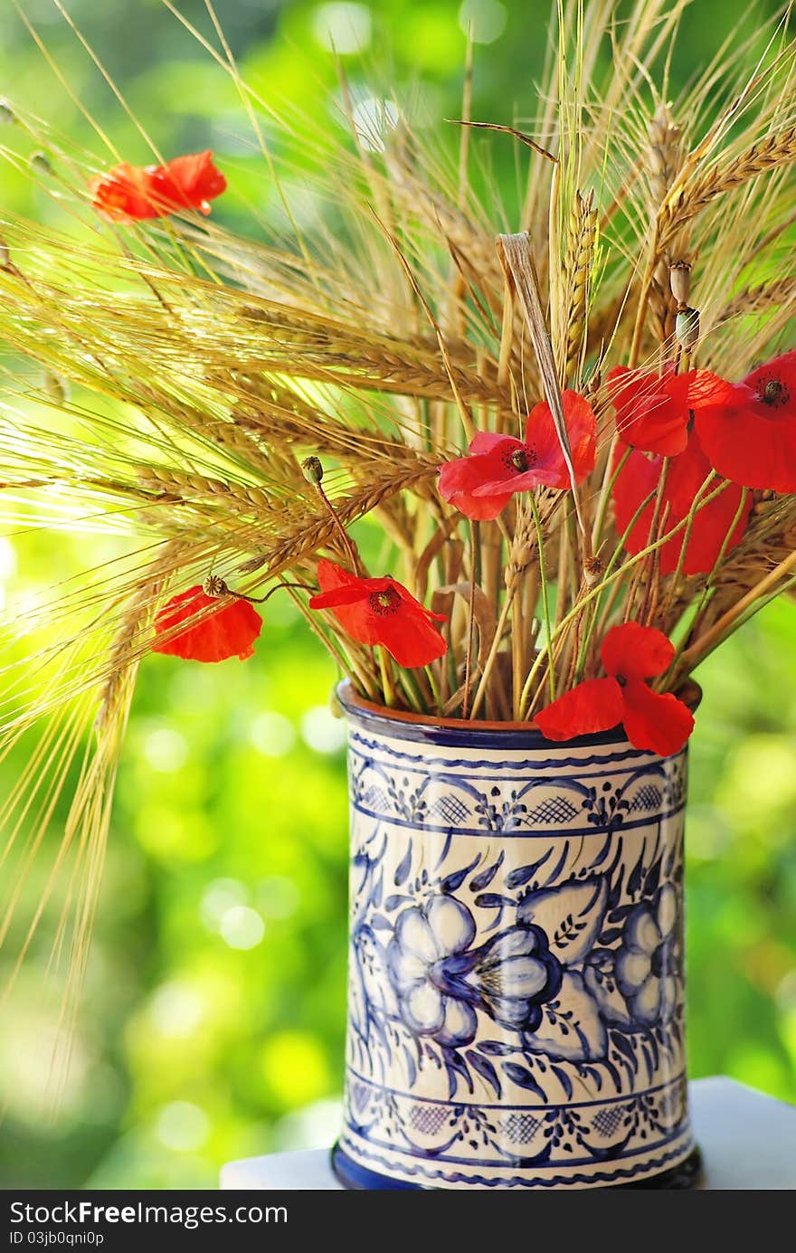 Bouquet of spikes and poppies.