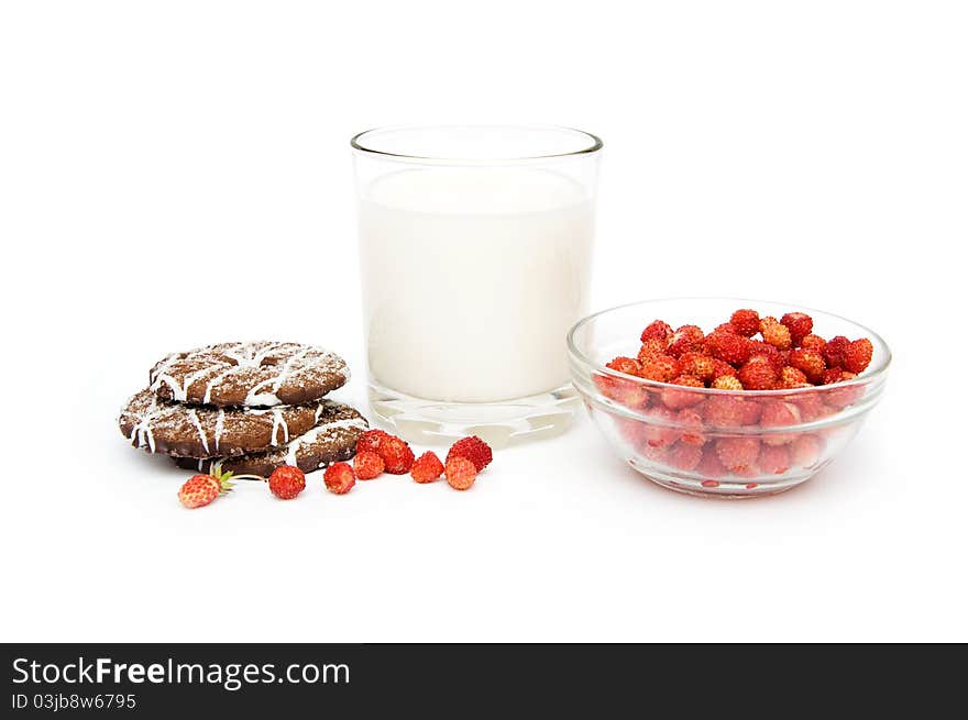 Glass of milk, wild strawberries and cookies