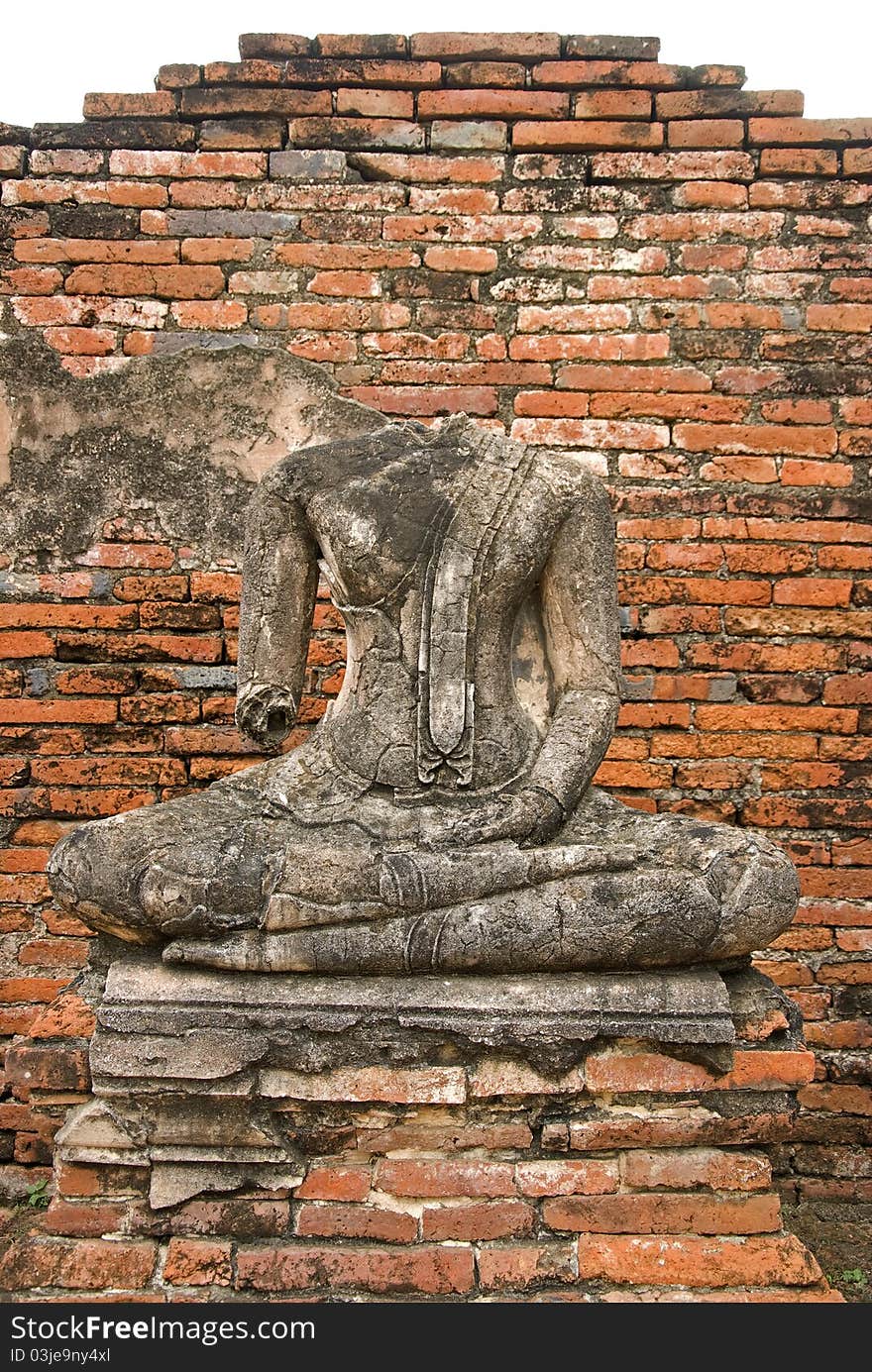 Destroyed the ancient Buddhas in Ayutthaya. The measure Chaiwatthanaram Ayutthaya, Thailand. Destroyed the ancient Buddhas in Ayutthaya. The measure Chaiwatthanaram Ayutthaya, Thailand.