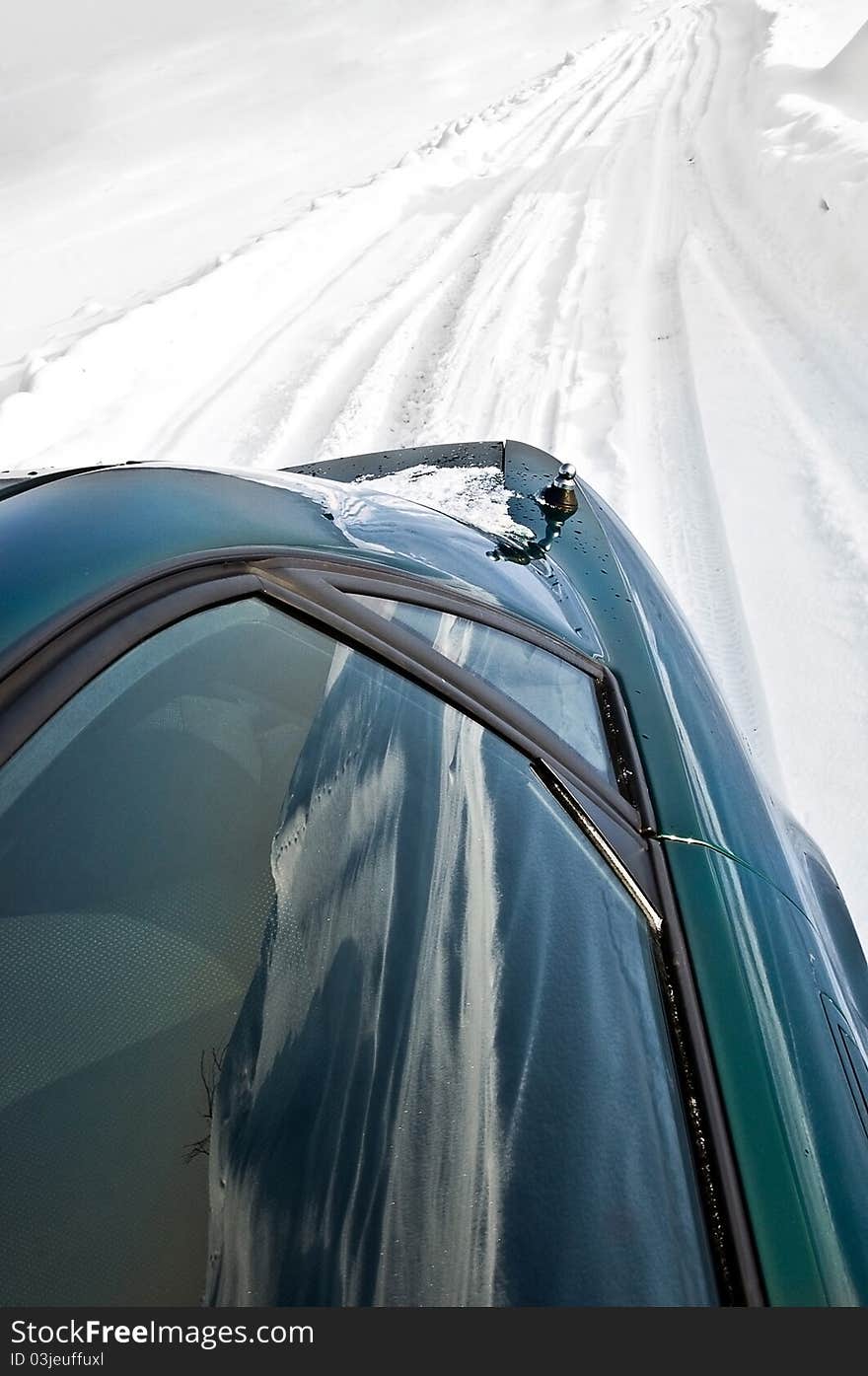 The photo shows the back of the car and winter trail to cross. The photo shows the back of the car and winter trail to cross.