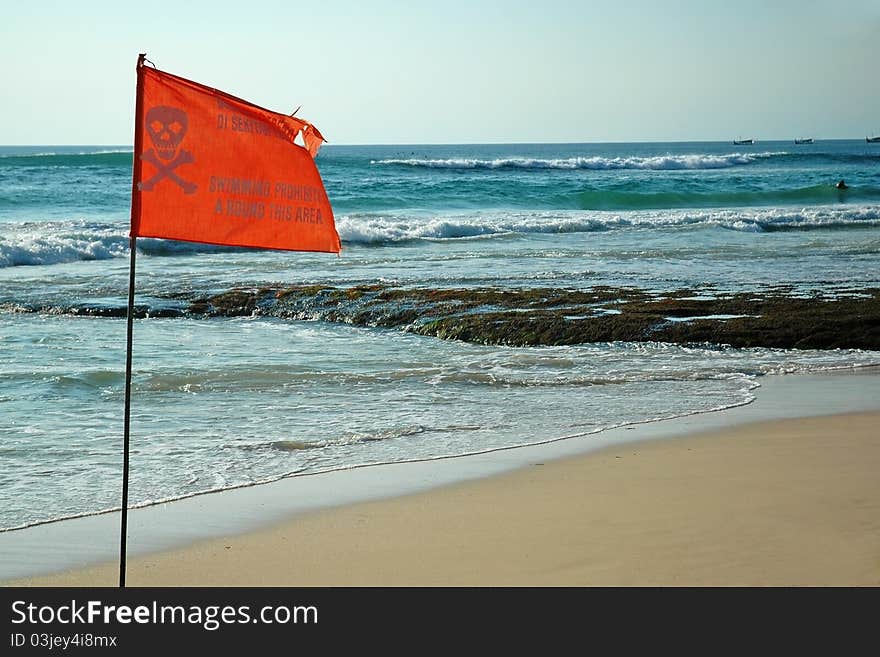 A flag warning that no swimming in this area of the beach