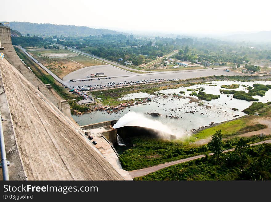 Dam to generate electricity in the province of Nakhon Nayok