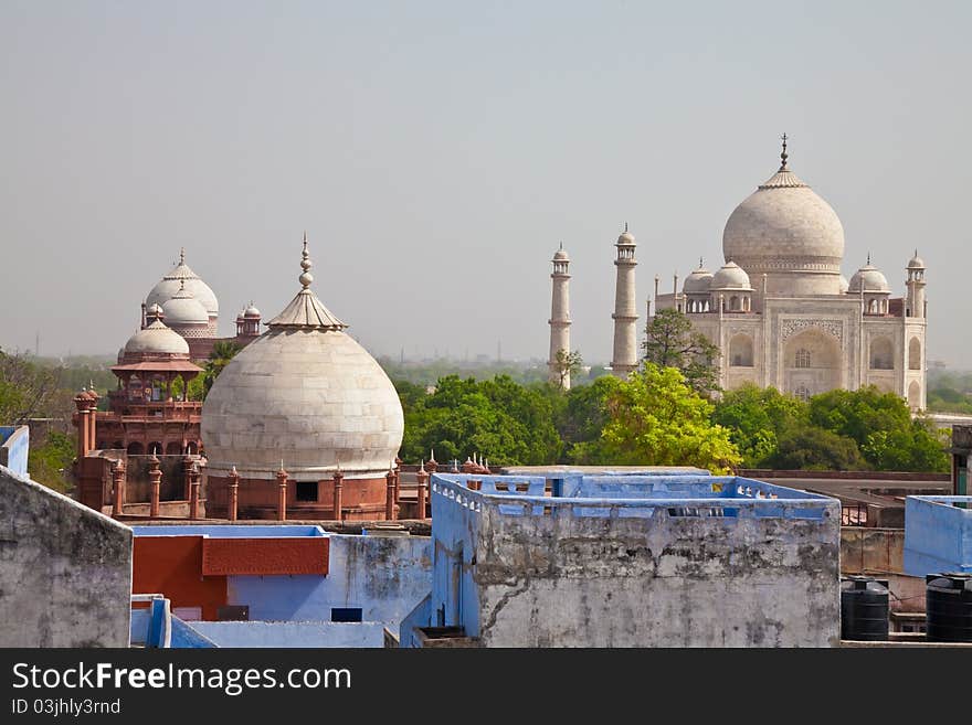 Taj Mahal located in Agra 12