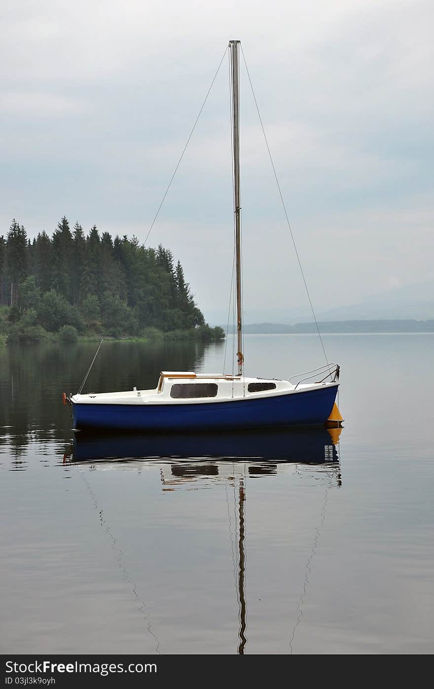 The picture you see to the bottom of a sailboat moored on the big lake.