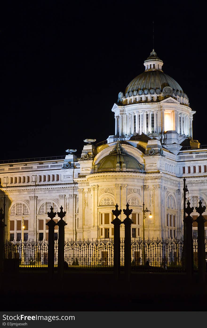 Thai throne hall at night