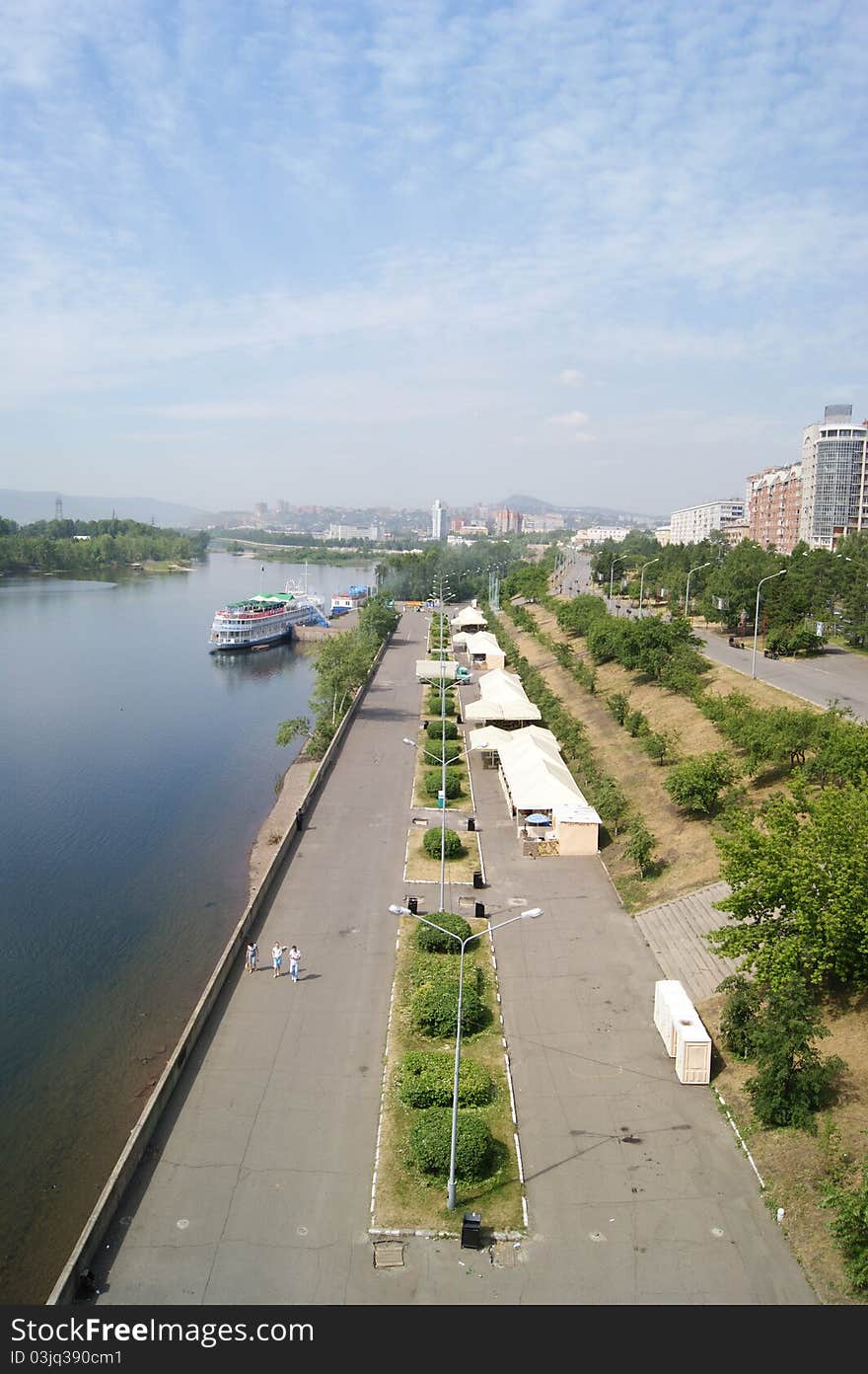 Avenue on quay with the ship in city center