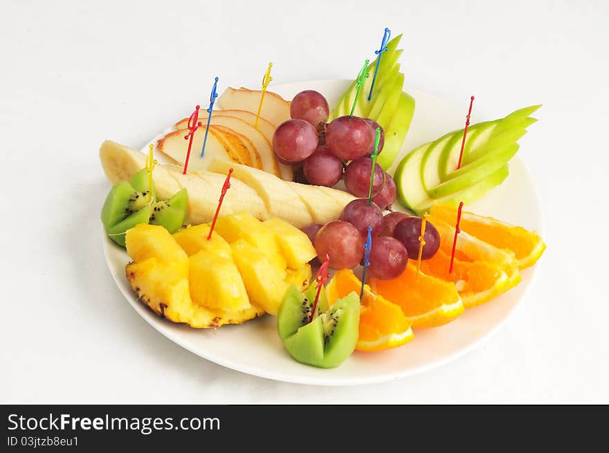 Plate with the cut fruit. Plate with the cut fruit