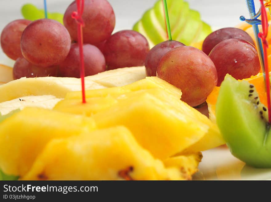 Plate with the cut fruit. Plate with the cut fruit