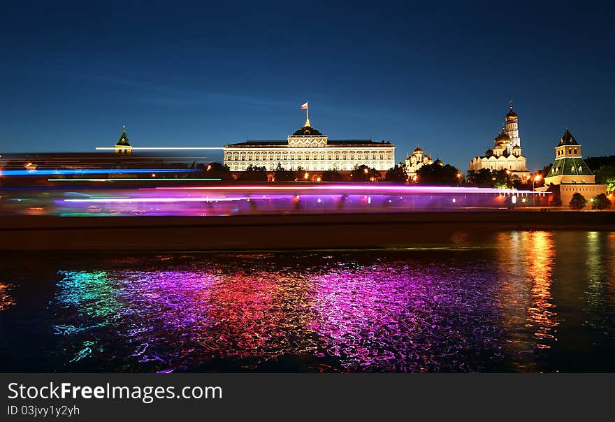 Night view of the Moskva River  and Kremlin