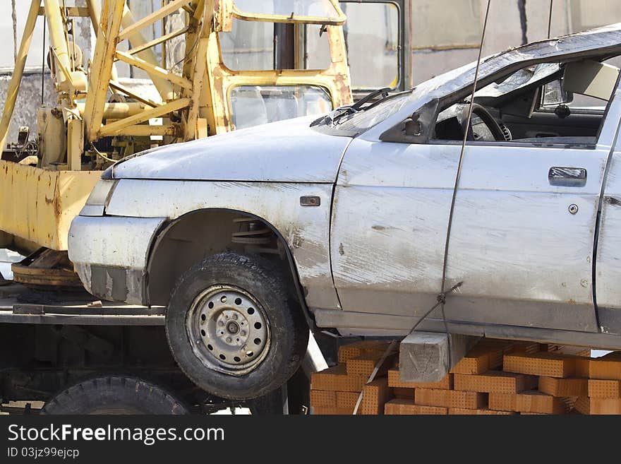 broken car the process of loading mechanism Lift. broken car the process of loading mechanism Lift