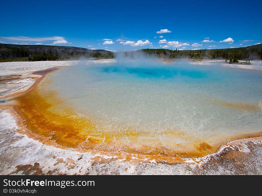 Emerald pool in the black sand basin, yellowstone national park, wyoming