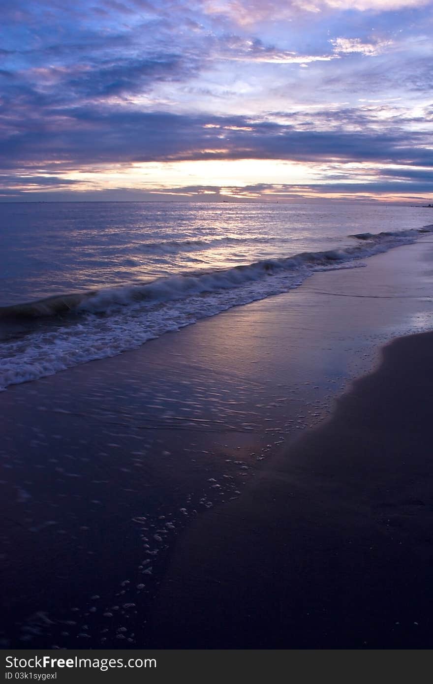 The fvntastichesky sunset on the sea. The fvntastichesky sunset on the sea