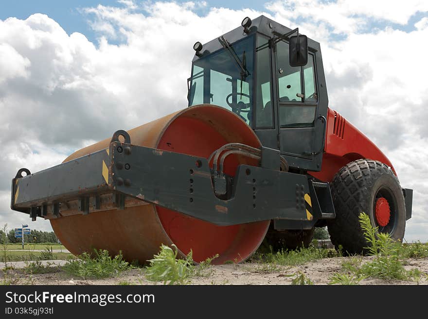 Road- or steam-roller as seen from a low view point