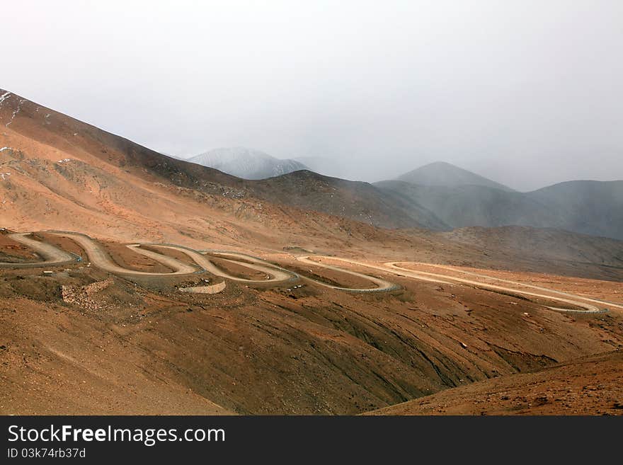 Roundabout dirt road to the Everst Basecamp. Roundabout dirt road to the Everst Basecamp