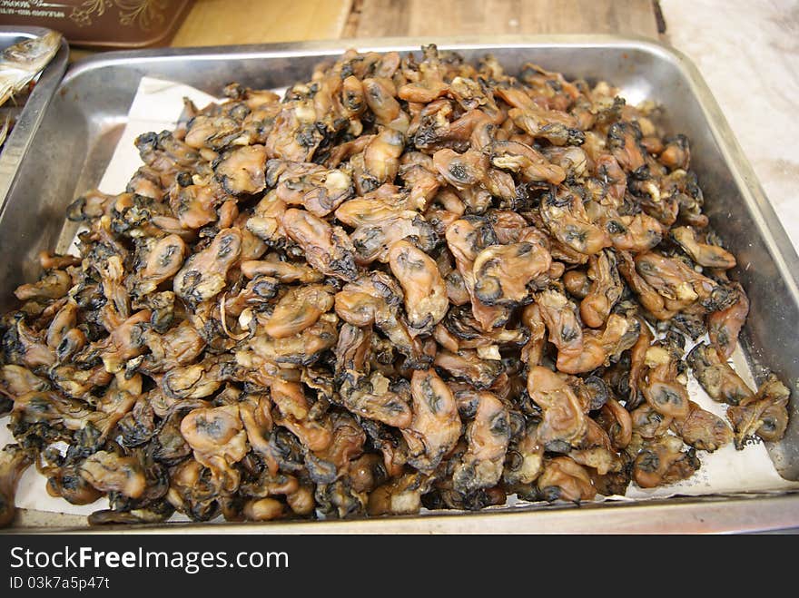 Oyster meat was dried meat, is the result of processing after the people. This is a very nutritious food.