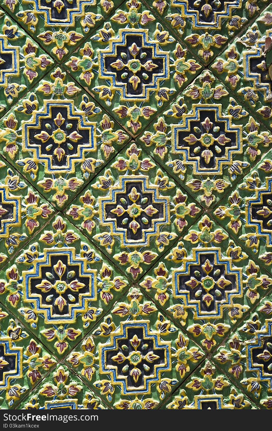 Ceramic wallpaper in the palace