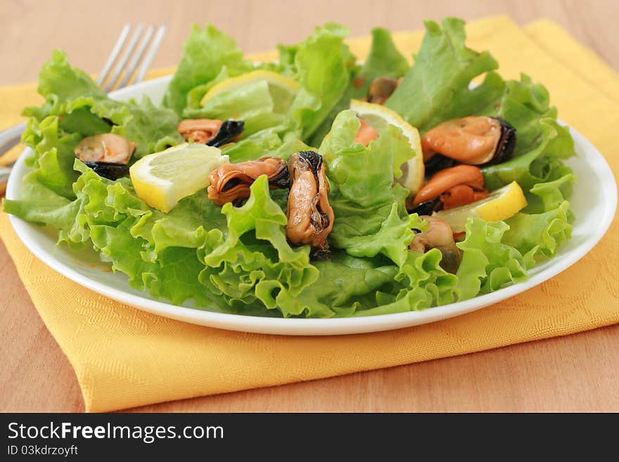 Salad with mussels