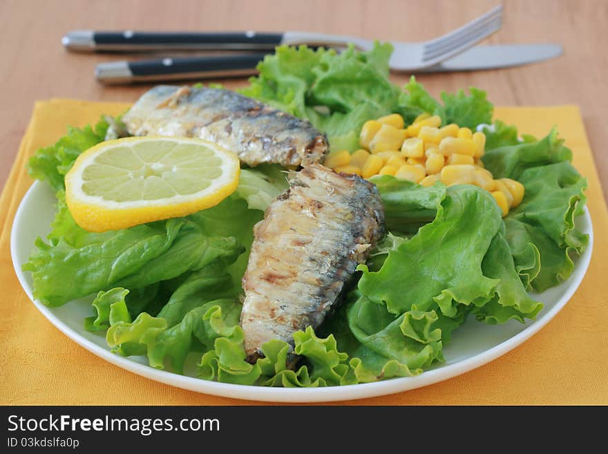 Salad with sardines and corn