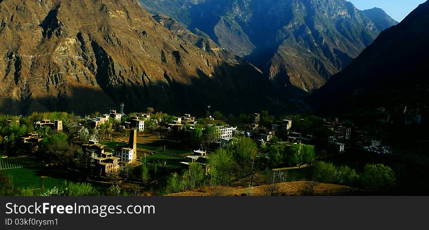 The Chinese western Tibetans live village in a mountainous area. The Chinese western Tibetans live village in a mountainous area