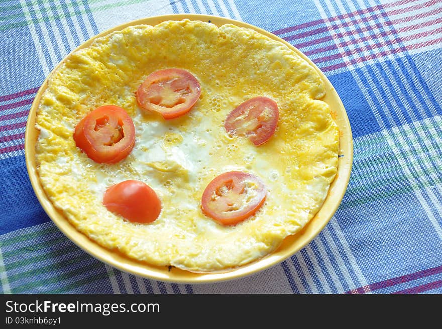 Omelet with tomato and cheese