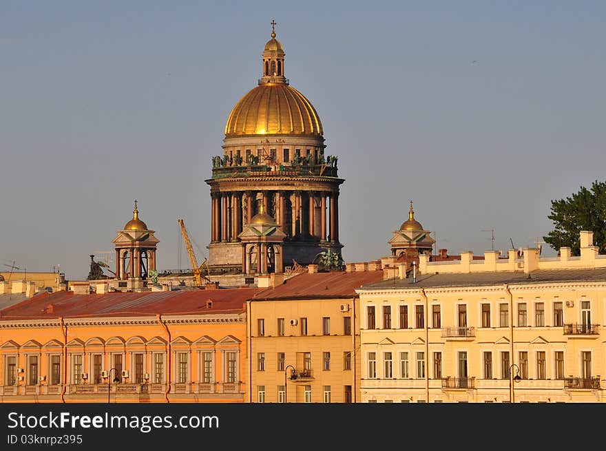 Sankt Petersburg landmark Isaac cathedral withneighbouring houses on a bright sunny day. Sankt Petersburg landmark Isaac cathedral withneighbouring houses on a bright sunny day