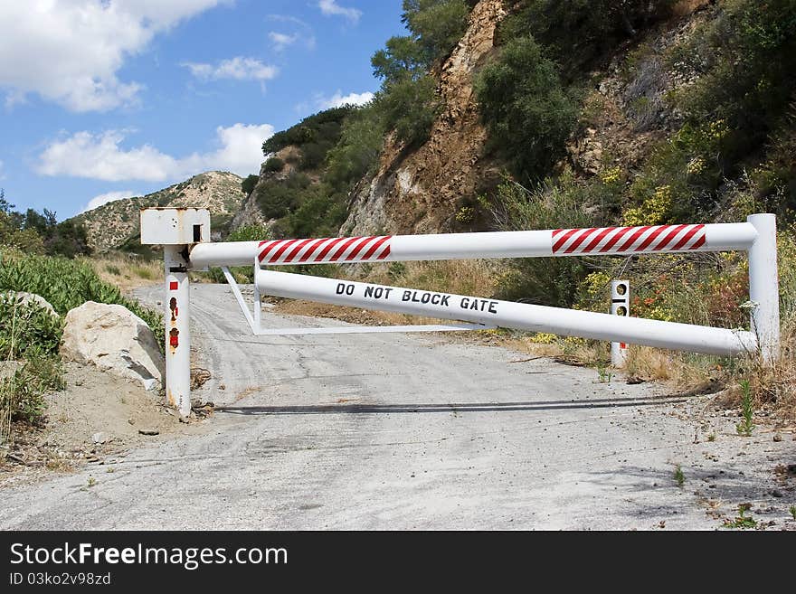 Roadway is close by a lock gate. Roadway is close by a lock gate.