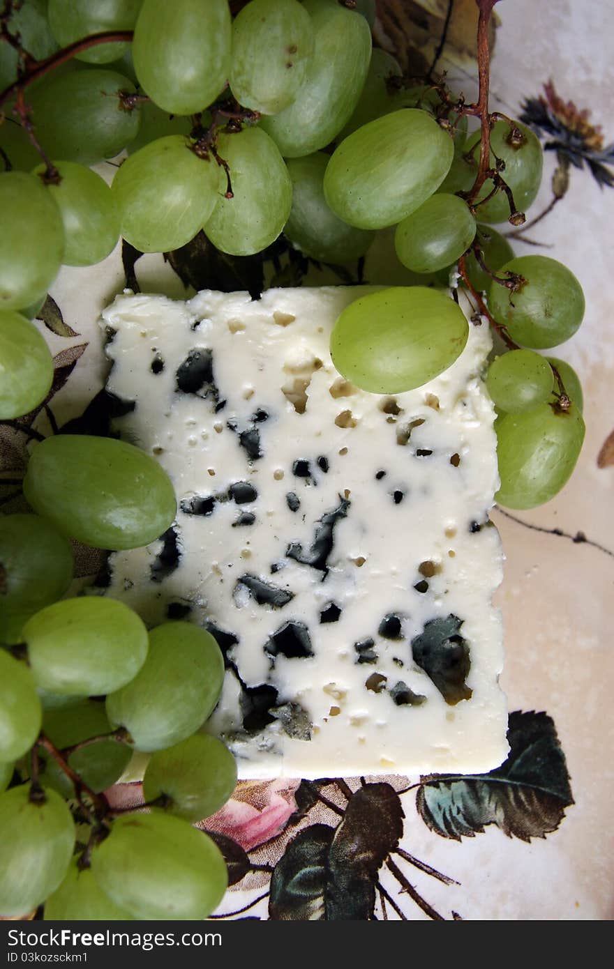 Cheese Rockford and white grapes. Cheese Rockford and white grapes