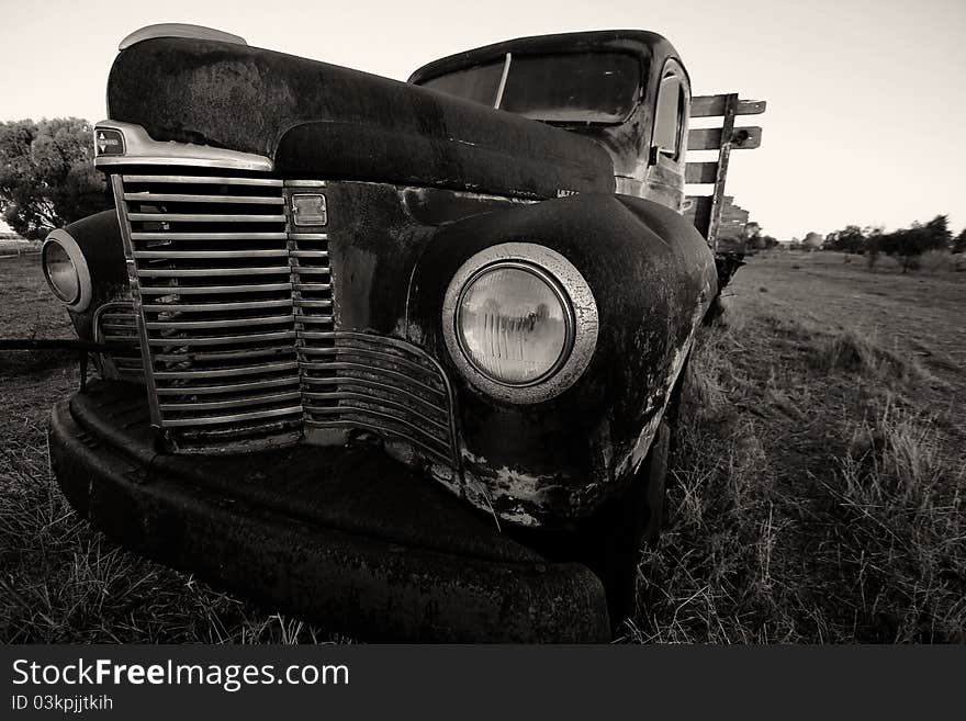 International D5, classic car on farm