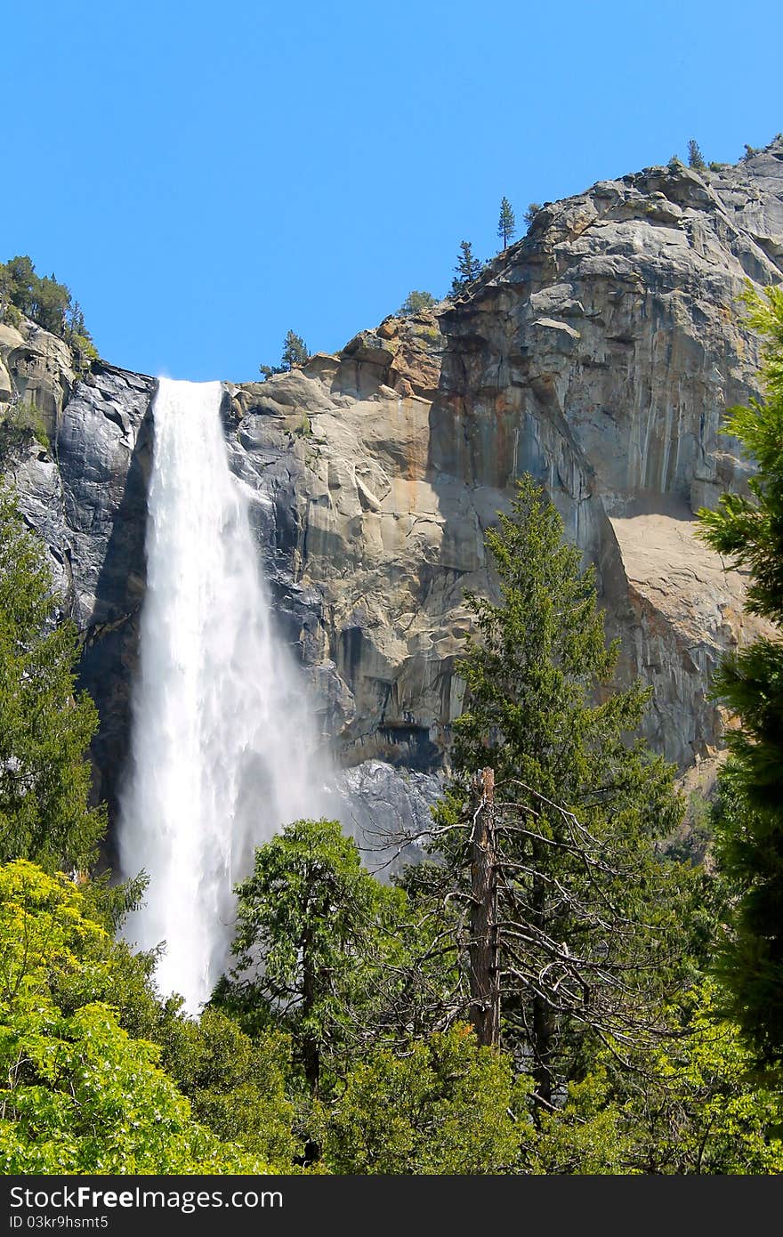 Beautifull waterfall located in NP Yosemite