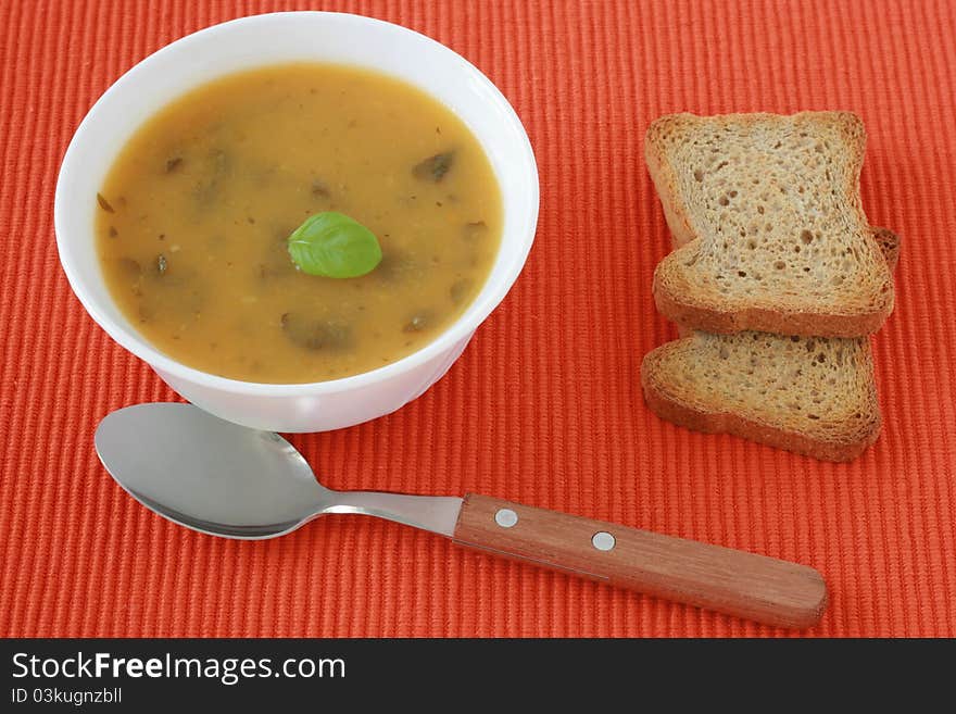 Spinach soup in a bowl with toasts