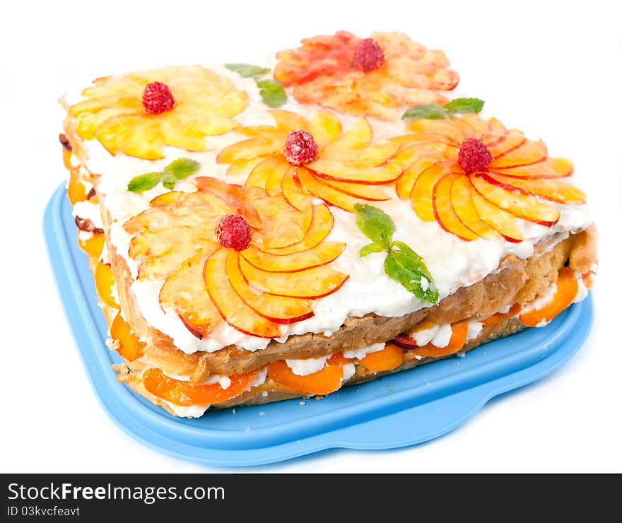 Cake with peaches and raspberries