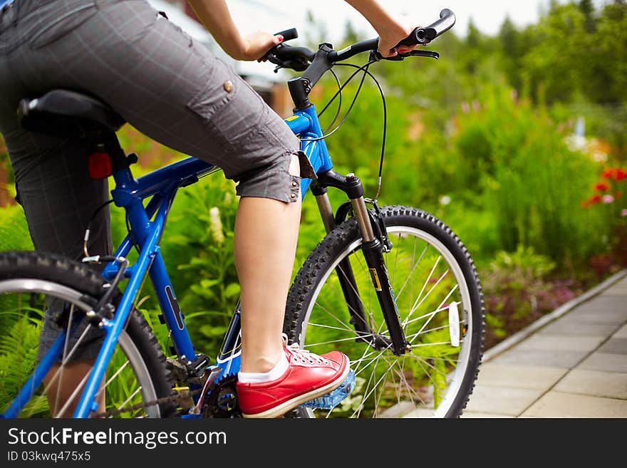 Side view of a cycle using tilt-shift lens (shallow DOF). Side view of a cycle using tilt-shift lens (shallow DOF)