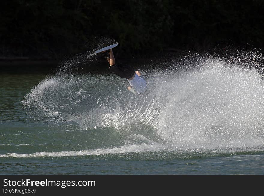 Complete jumping in waterskiing competition