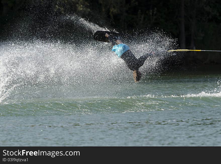 Complete jumping in waterskiing competition